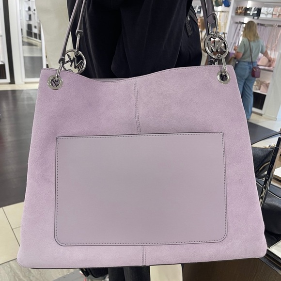 MICHAEL KORS Christina Lg Suede Triple Gasset Shoulder Tote Bg
Light Quartz 
NWT - Picture 13 of 16